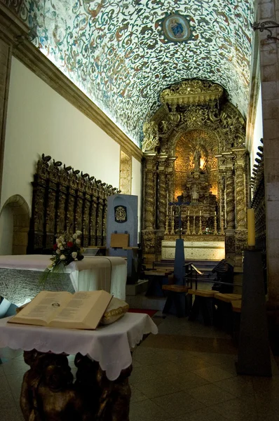 Altar y retablo de la Catedral de Se en Viseu, Portugal — Foto de Stock