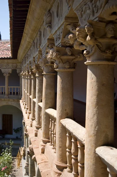 Gallery of the cloister in Las Dueñas Convent. Salamanca, Spain — 图库照片