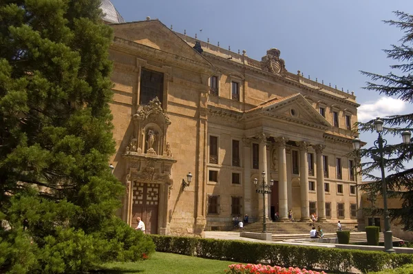 Anaya palaca a vyšší škola san Bartoloměj. Salamanca, Španělsko — Stock fotografie
