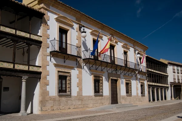 Radnice starosta náměstí od tembleque, Španělsko — Stock fotografie
