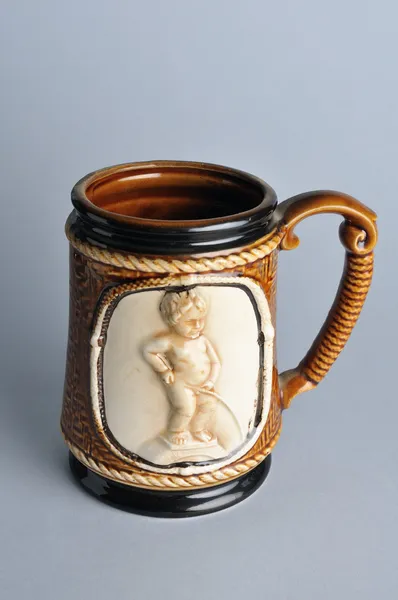 Mug decorated with " Manneken Pis ". — Stock Photo, Image