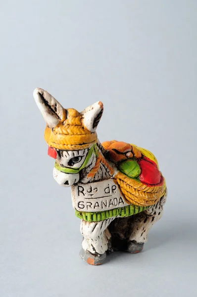Esel .Figur aus Keramik aus Spanien. — Stockfoto