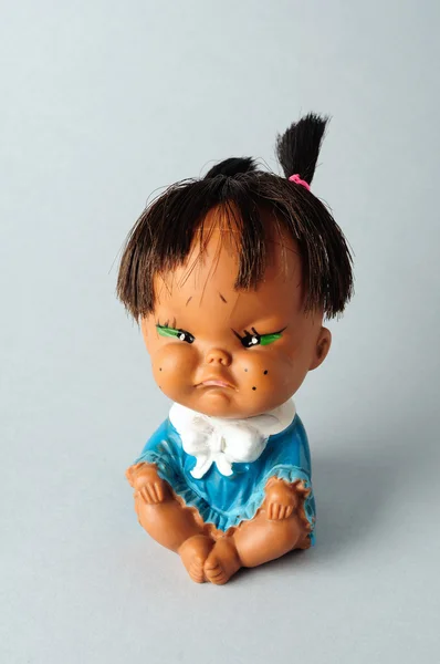 Bambola orientale espressione arrabbiata — Foto Stock