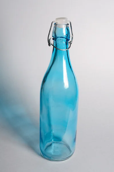 Botella clásica con tapa abisagrada — Foto de Stock