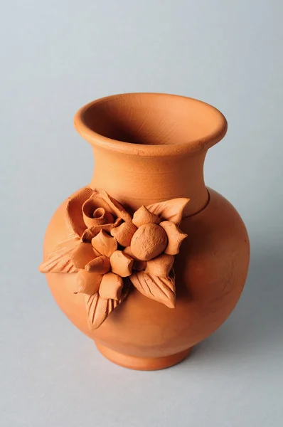 Ceramic vessel decorated with flowers — Stock Photo, Image