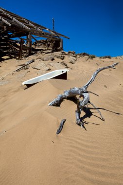 Kolmanskop'ın hayalet kasaba Namibya, kabuklarıyla bir banyo