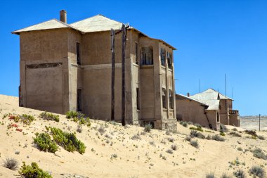 kolmanskop Namibya Afrika eski bir evin kalıntıları