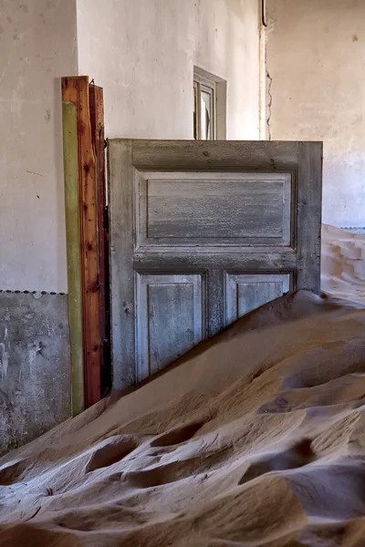 A dune in a house at kolmanskop ghost town near luderitz namibia — Stock Photo, Image