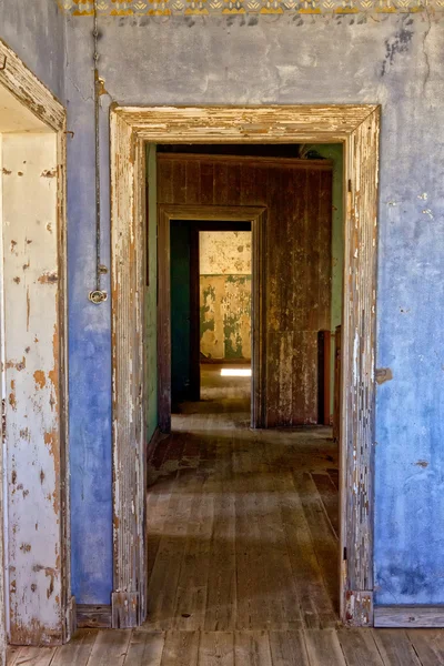 Kolmanskop'ın hayalet kasaba Namibya eski bir evde — Stok fotoğraf