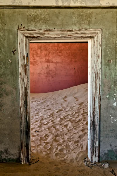 Casa ine la città fantasma kolmanskop namibia africa — Foto Stock