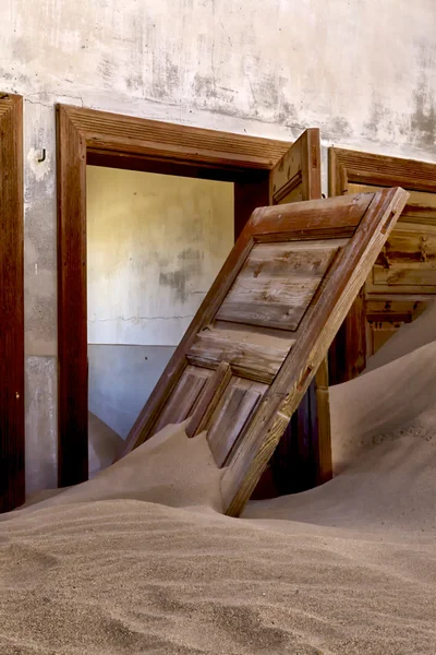 Ruin full of sand at kolmanskop ghost house near luderitz namibia — Stock Photo, Image