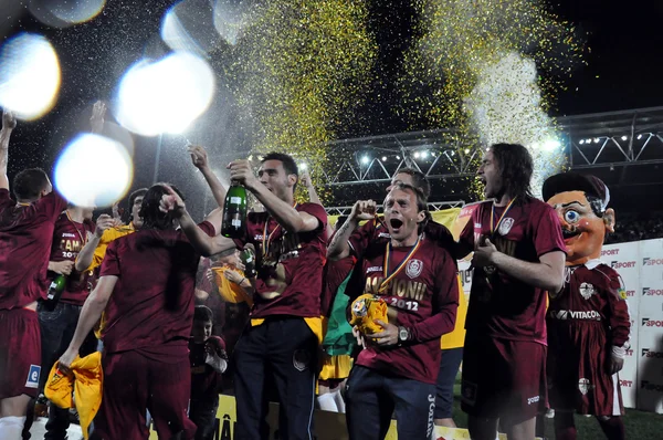 Jugadores de fútbol celebrando el título de liga con champán —  Fotos de Stock