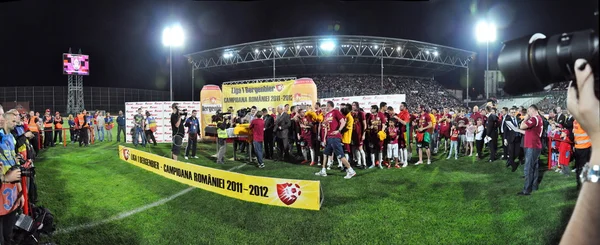Panorama con futbolistas celebrando el nuevo título de liga —  Fotos de Stock