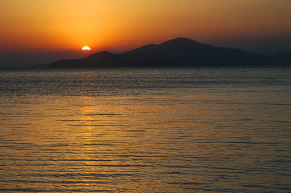 Solnedgång på Sevansjön, Armenien — Stockfoto