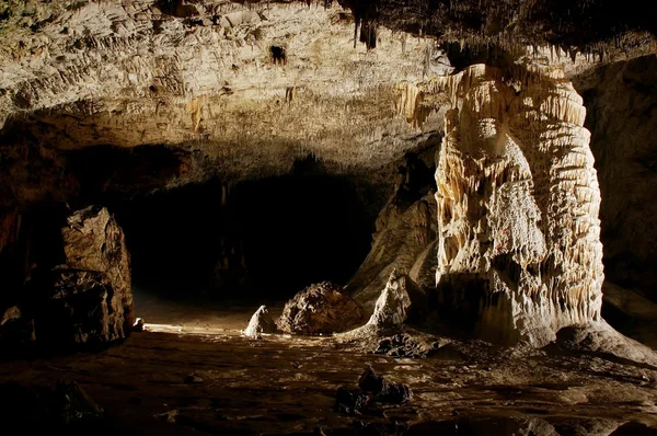 巨大洞穴大厅 — 图库照片