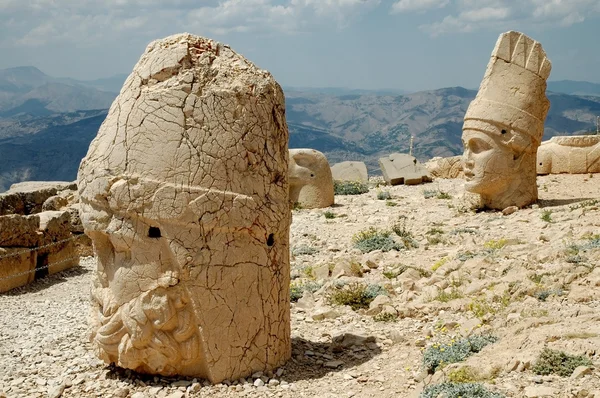Monumental deus cabeças no monte Nemrut, Turquia — Fotografia de Stock