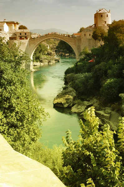 Mostar med den berömda bron, Bosnien och Hercegovina — Stockfoto