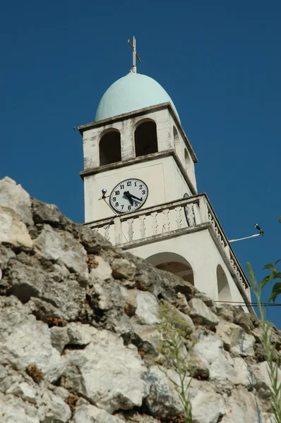 在 dhermi，阿尔巴尼亚的教堂塔楼 — 图库照片
