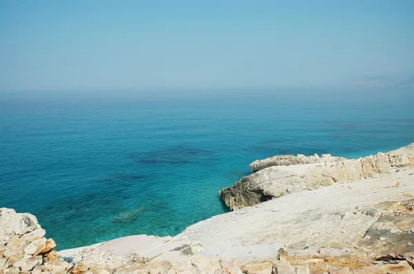 在阿尔巴尼亚的岩石海岸 — 图库照片