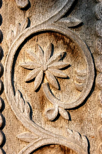 刻まれた木製の装飾の詳細 — ストック写真