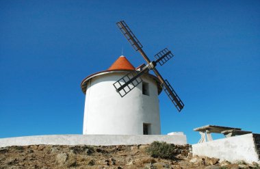 capo grosso, cap corse, Korsika eski yeldeğirmeni.