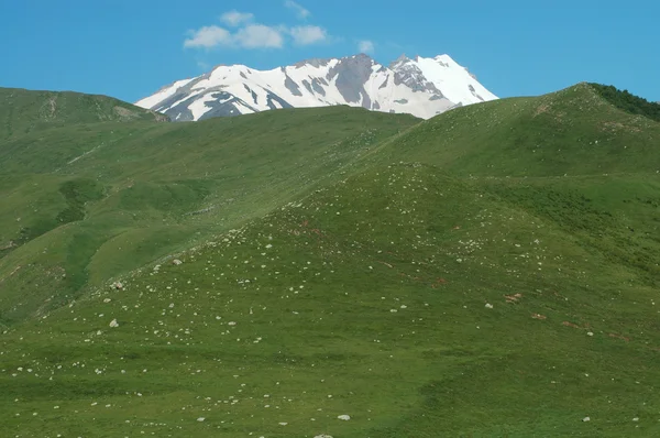 Vista sobre el Monte Kazbek, Cáucaso, Georgia — Foto de Stock