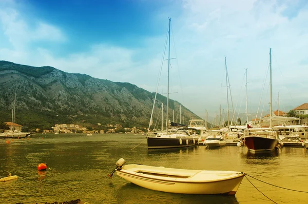 科托尔，黑山的港湾帆船 — 图库照片
