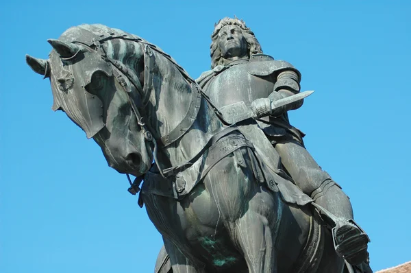 Detail van de koning sculptuur mathias standbeeld groep. Cluj-Napoca, Roemenië — Stockfoto