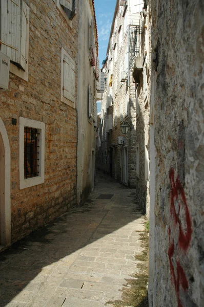 Calle estrecha del viejo Kotor, costa adriática, Montenegro —  Fotos de Stock