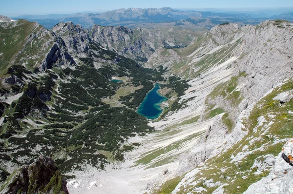 Jezero v národním parku durmitor, Černá Hora — Stock fotografie