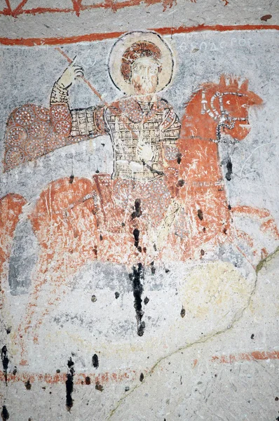 Antico affresco in Cappadocia. San Giorgio uccide il drago — Foto Stock
