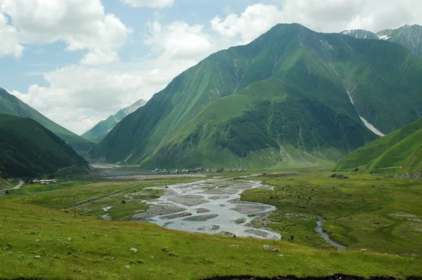 Route militaire géorgienne, montagnes du Caucase — Photo