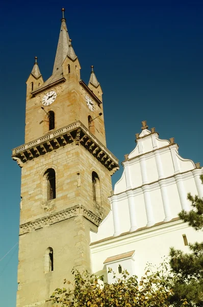 Torre della Chiesa a Bistrita, Romania — Foto Stock
