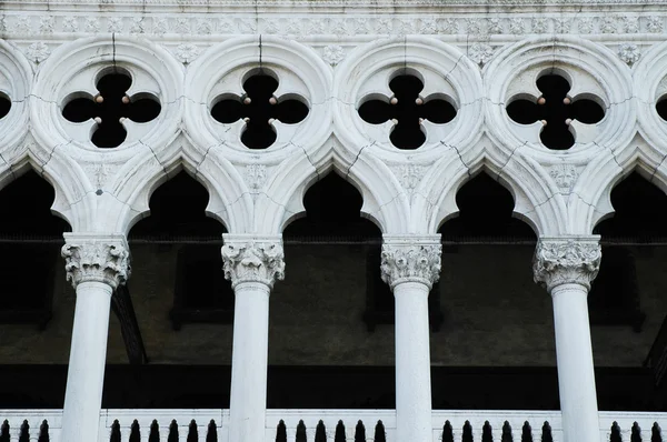 Architectonische details in St Mark's plein in Venetië — Stockfoto