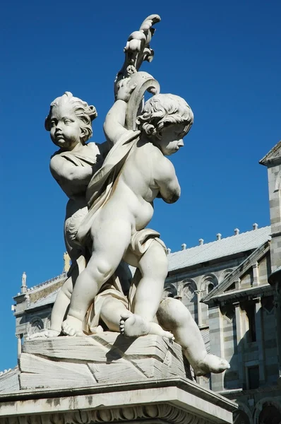 Statua a Pisa, Piazza Miracoli — Foto Stock