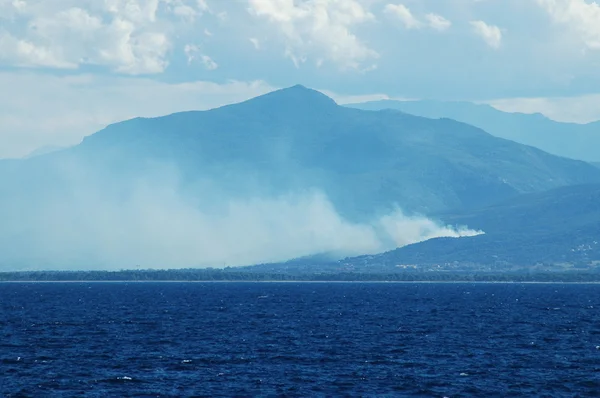 Fuego en las montañas corsas —  Fotos de Stock