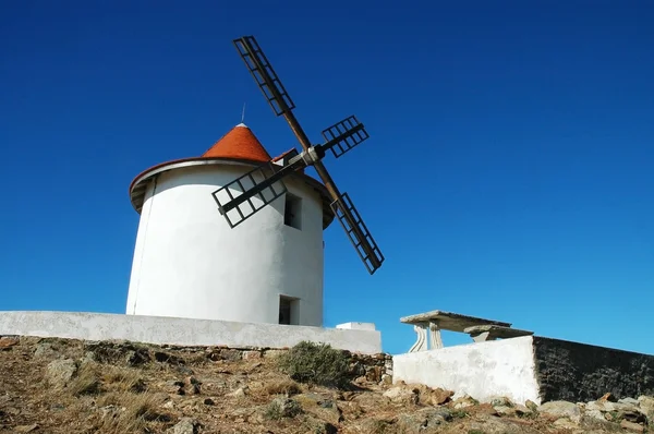 capo grosso, cap corse, Korsika eski yeldeğirmeni.