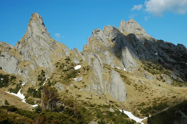Ciucas 山の冬の風景です。カルパチア山脈、ルーマニア — ストック写真