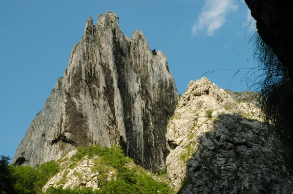 Λευκά βράχια σε turzii φαράγγια. Τρανσυλβανία, Ρουμανία — Φωτογραφία Αρχείου