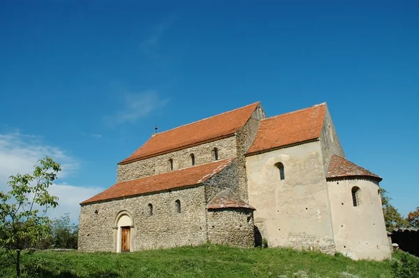 Igreja antiga em estilo românico. Transilvânia — Fotografia de Stock