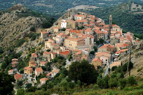 Luci del tardo pomeriggio nel villaggio di Speloncato, Corsica — Foto Stock