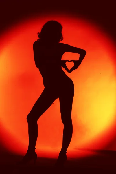 Σέξι γυναίκα σιλουέτα σε κόκκινο φόντο — Φωτογραφία Αρχείου