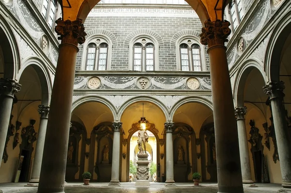 Cortile interno del Palazzo Medici Riccardi. Firenze, Italia — Foto Stock