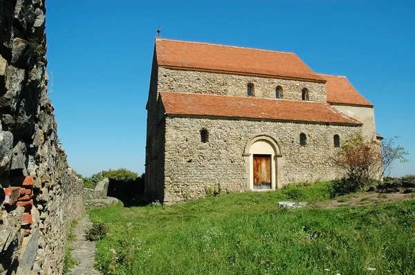 Igreja antiga em estilo românico. Transilvânia — Fotografia de Stock