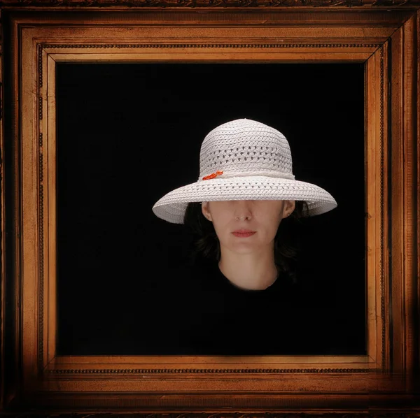 Porträtt av en kvinna med hatt — Stockfoto