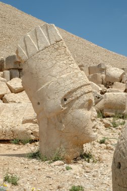 nemrut Dağı, Türkiye'nin anıtsal Tanrı başları