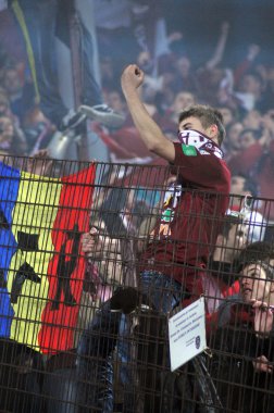 futbol taraftarları ve holiganlar