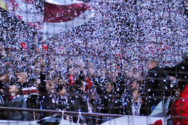 futbol taraftarları ve holiganlar