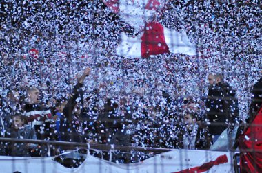 futbol taraftarları ve holiganlar