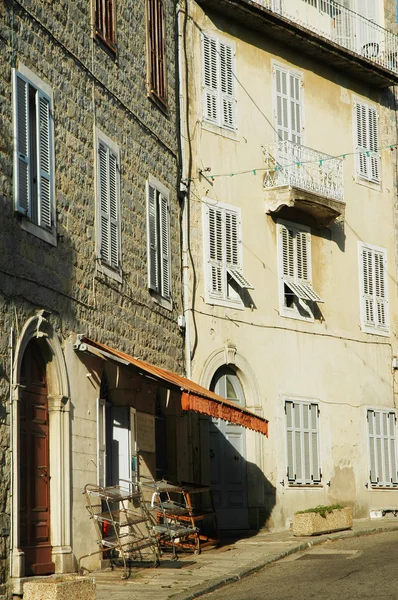 Rue étroite de Calvi, Corse — Photo